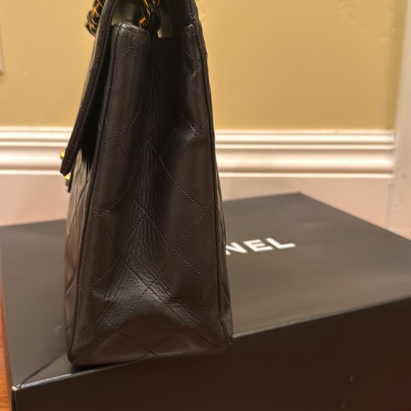 VINTAGE CHANEL QUILTED LAMBSKIN JUMBO 24K plated hardware - Picture 3 of 9